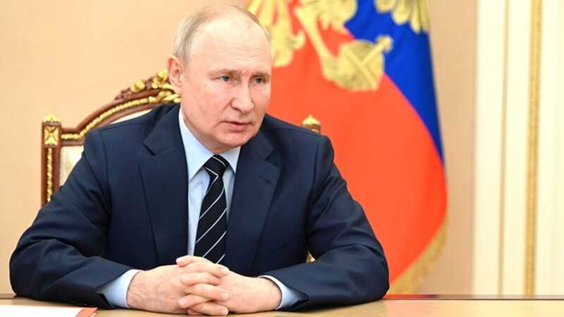 Путин поручил скорректировать стратегию национальной политики России