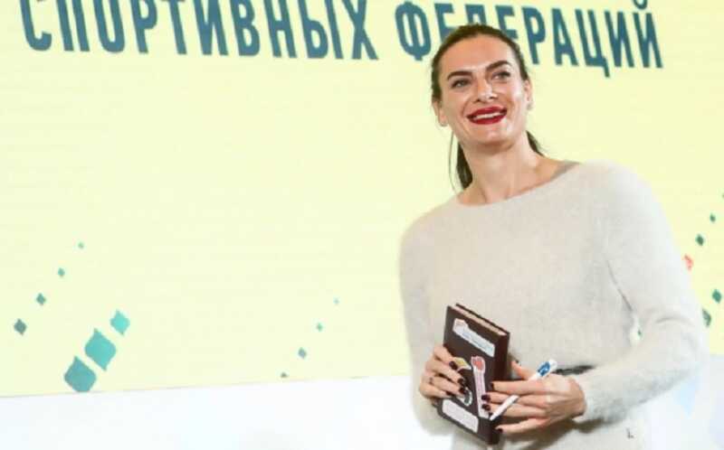 Имя чемпионки Исинбаевой стерли с дагестанского стадиона