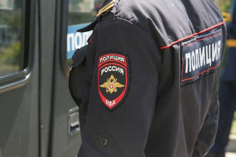 Россиянин под наркотиками покусал полицейского и попал под следствие