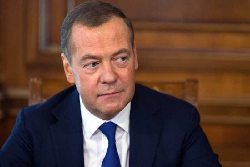 Медведев предложил посадить Борреля на диету из-за заявлений по зерновой сделке
