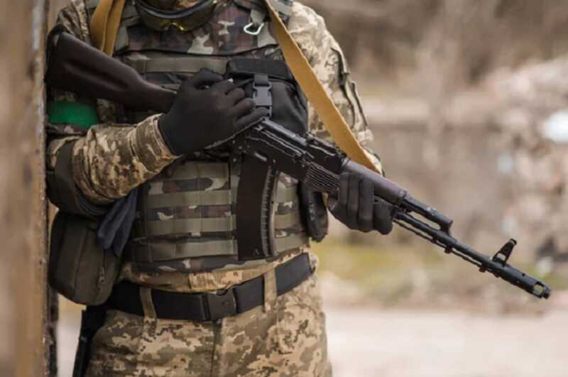 Неизвестный в военной форме проник в частный дом в элитном подмосковном посёлке
