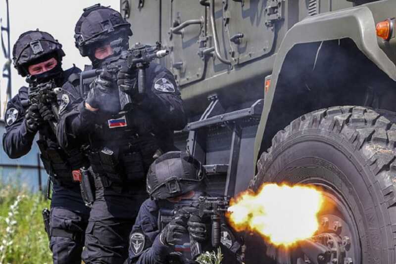 Захвативший дом в Подмосковье вооруженный мужчина обстрелял силовиков