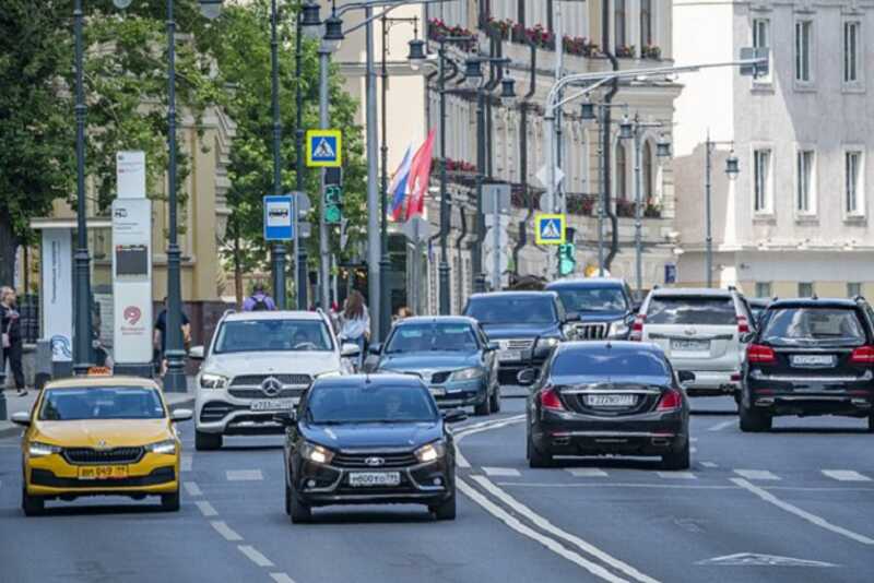 В Москве перекрыли движение по Комсомольскому проспекту