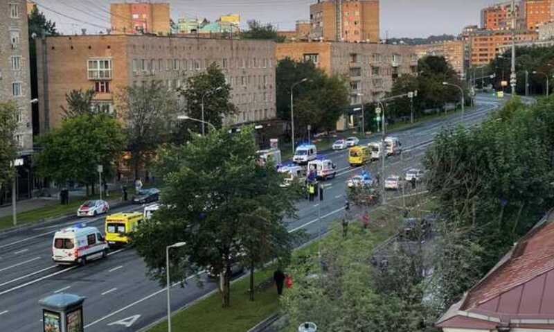 В Хамовниках после утренней атаки беспилотника проверяют канализационные люки