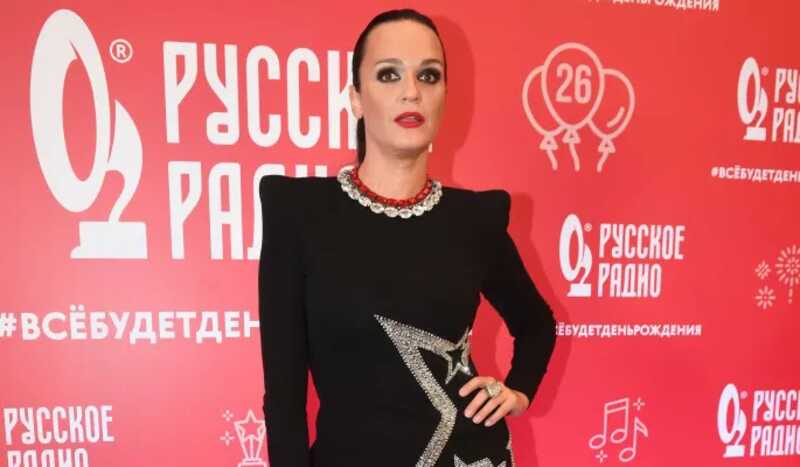 Певица Слава готова подать в суд на пластического хирурга за испорченную грудь
