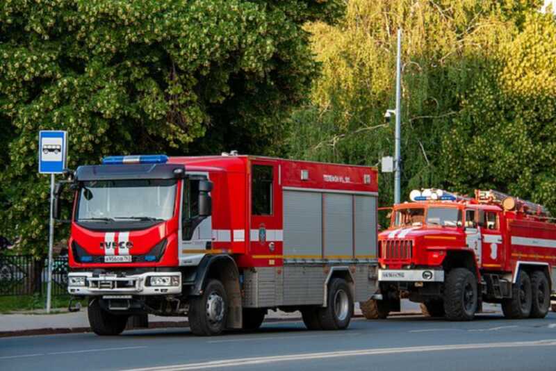 На Кубани на складе винзавода начался крупный пожар