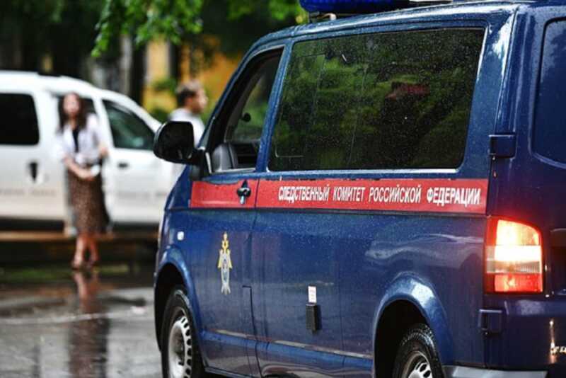 Россиянин показывал прохожим на улице тату со свастикой и попал под следствие