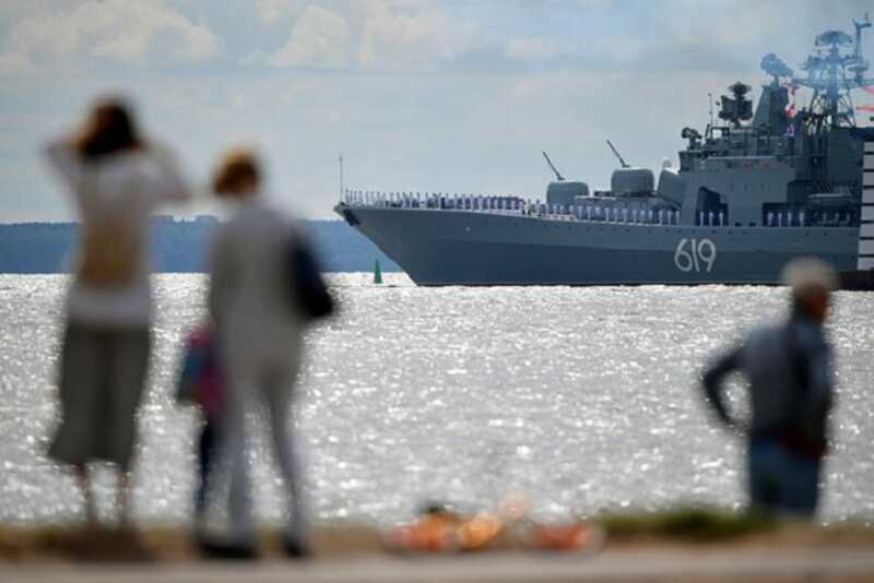 Путин приедет на Главный военно-морской парад в Петербурге