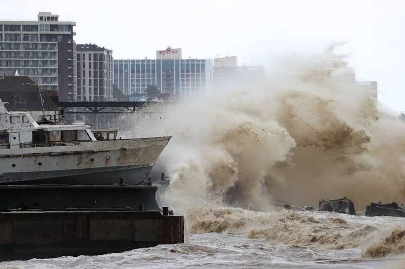 Один человек погиб во время сильного шторма в Сочи