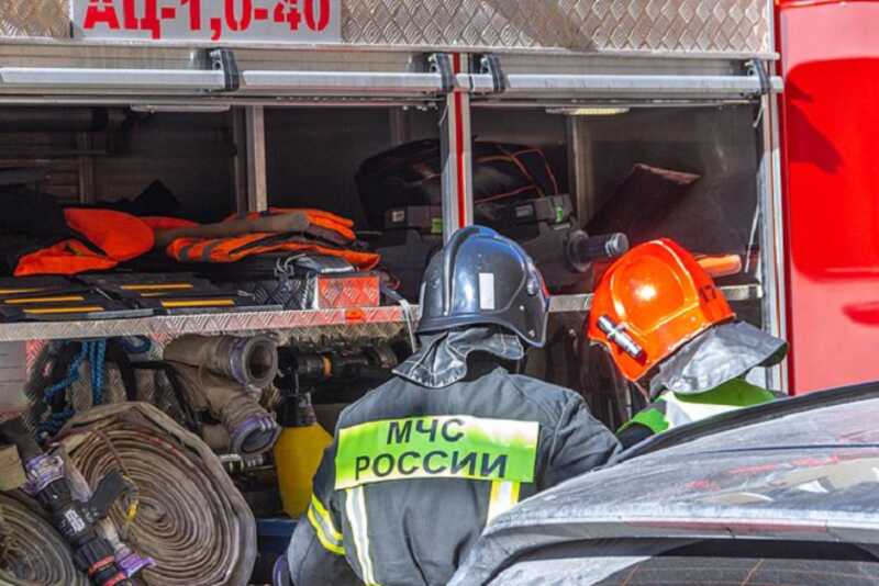 В Петербурге на шоссе загорелся пассажирский автобус