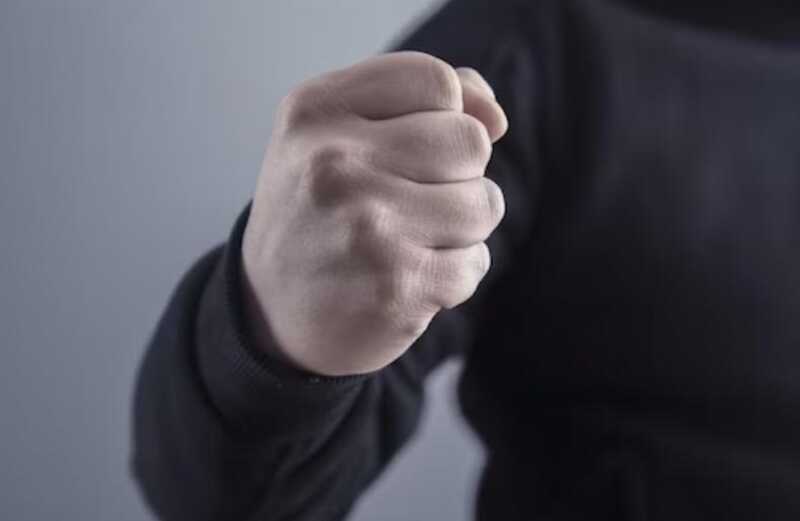 В Улан-Удэ неизвестный избил двух подростков, один из которых - инвалид