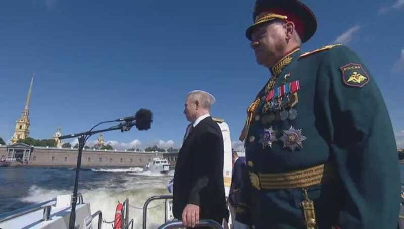 Путину доложили об атаке беспилотников на Москву-Сити