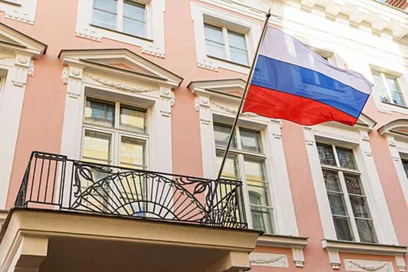 В Эстонии задержали мужчину, который бросал яйцами в посольство России