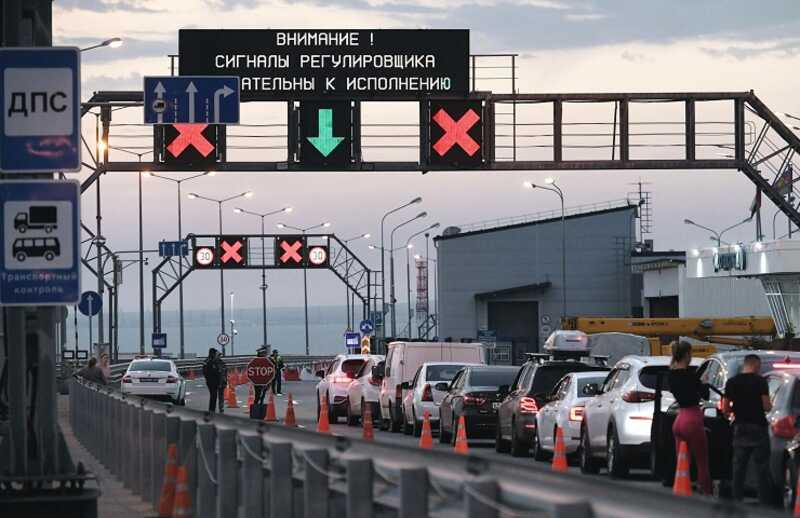 Крымский мост временно закрыли для автомобилей