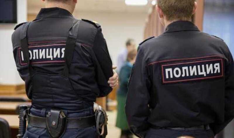 Найденный у россиянина схрон с оружием и наркотиками попал на видео