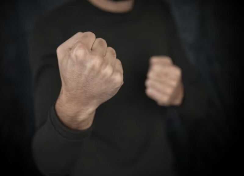 41-летней петербурженке выбили зубы после ссоры ее дочери с одноклассницей