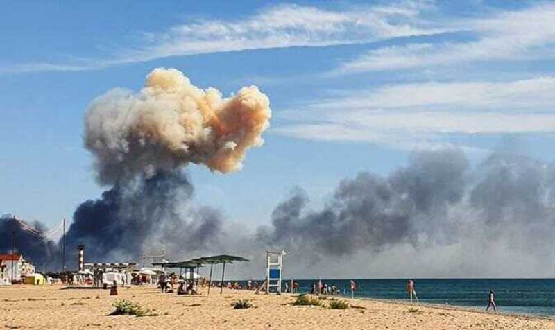 Жители Севастополя сообщают о взрывах