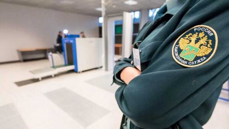 Россиянин сдал в багаж 200 килограммов краба и 12 лап гималайского медведя
