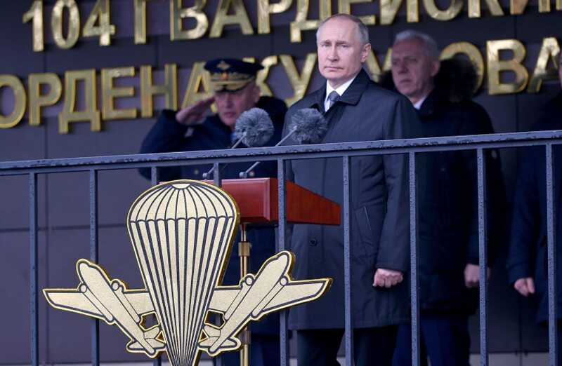 Путин обратился к десантникам