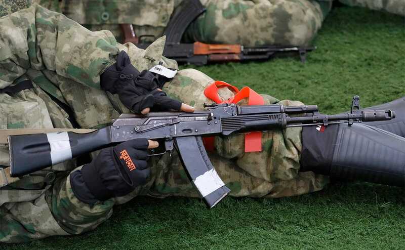 Гладков перечислил выданные бойцам теробороны вооружения