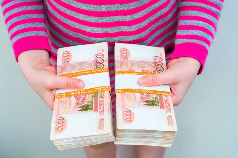 В Москве двое детей отдали мошеннику почти миллион рублей из заначки родителей