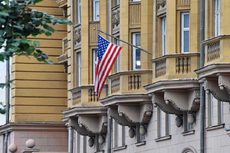 Пьяный 31-летний мужчина пытался проникнуть в посольство США в Москве
