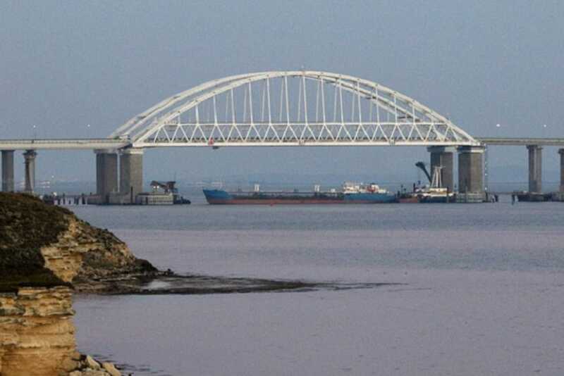 Названо количество людей на поврежденном танкере в Керченском проливе