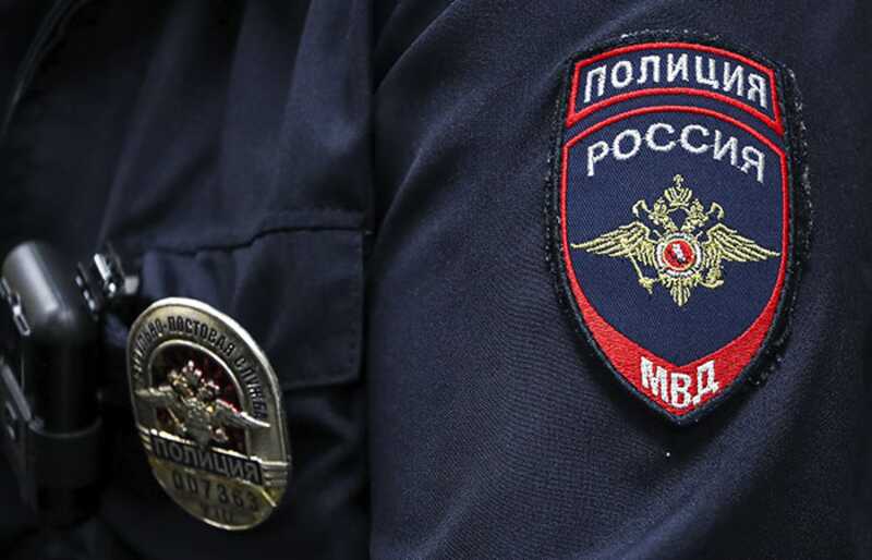 Депутат пожаловался на полицейского, мешающего зарабатывать на алкоголе
