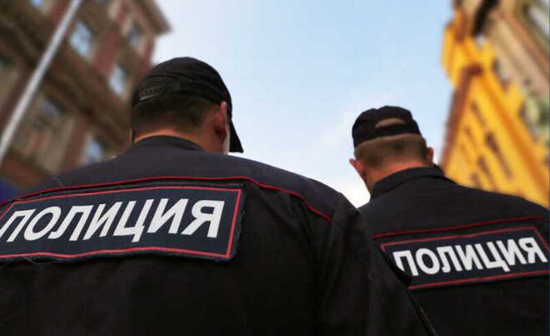 В Балашихе мачеха выгнала двух маленьких девочек из дома, пока их отец пил