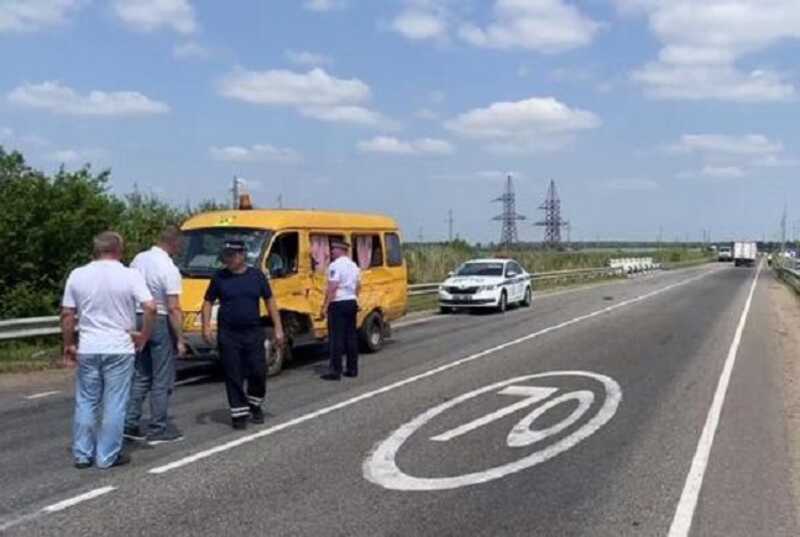 Ребенок погиб в ДТП с автобусом детской команды по футболу на российской трассе