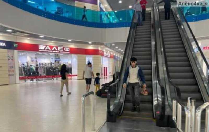 Покупательницу в стрингах не пустили в московский ТЦ в районе Косино