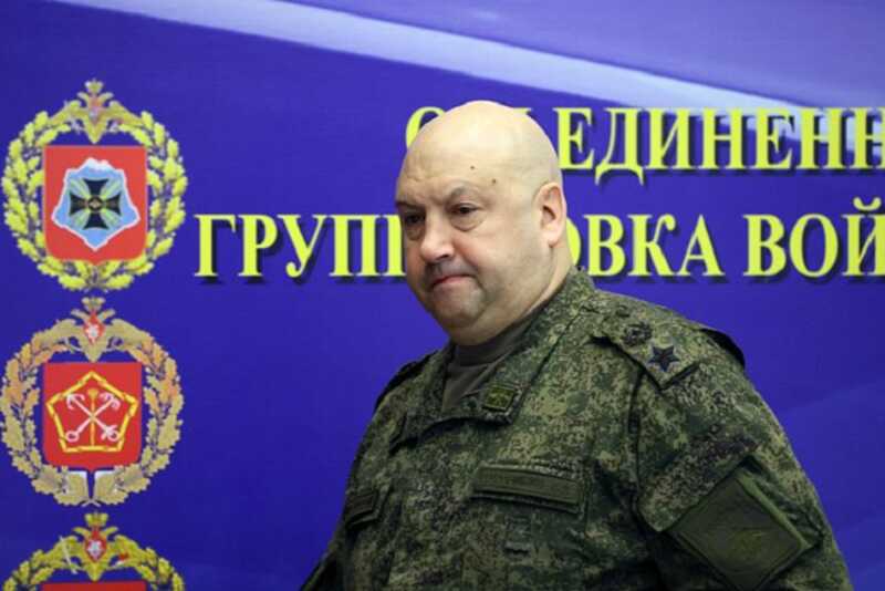 Бывший командир Суровикина описал реакцию военных на его исчезновение
