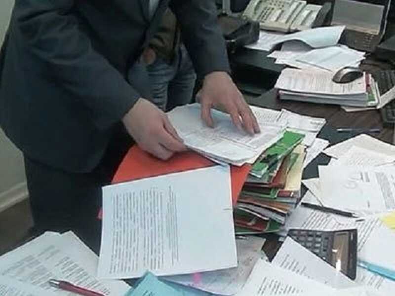 Вертикаль обыскали параллельно с начальством Басманного ОВД