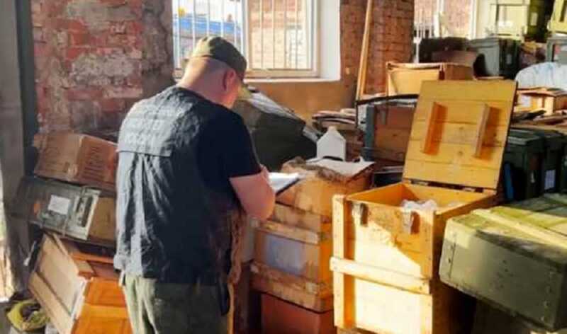 Следователи показали видео с обысков на складе фирмы «Пиро-Росс»