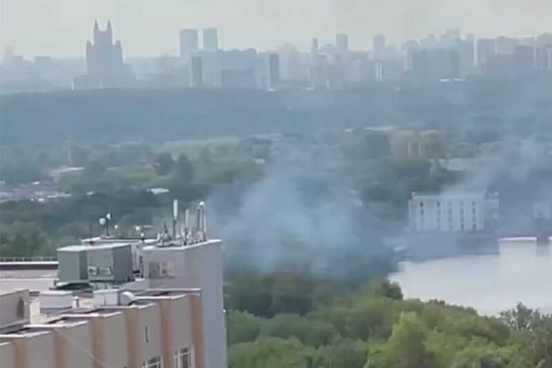 Очевидица рассказала о громком звуке в момент крушения дрона в Москве