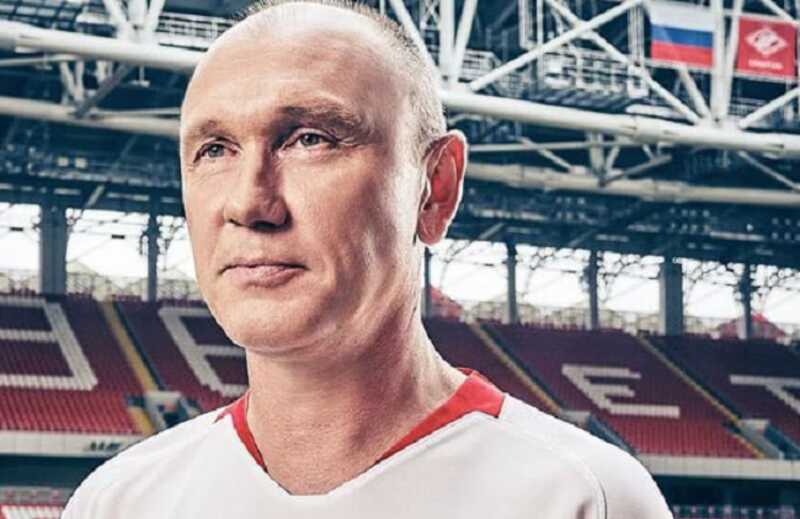 Легенде «Спартака» разбили машину и украли руль