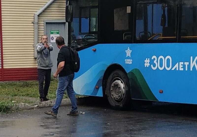 Российский водитель автобуса выстрелил в пассажира после вопроса об отправлении