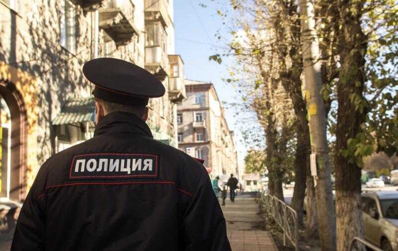 В Новосибирске в лицо 13-летней девочки распылили газ