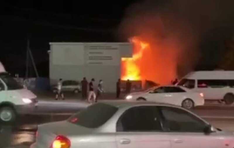 Появились кадры первых секунд после начала страшного пожара в Махачкале