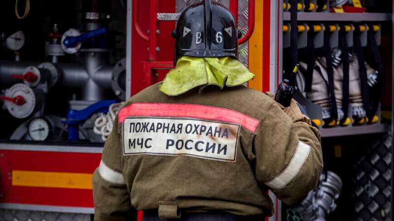 В Красноярске загорелся многоквартирный дом