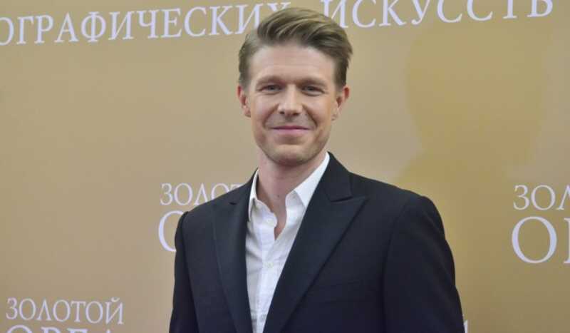 "Любимая": в сети обсуждают роман Ефремова с художницей Шурыгиной