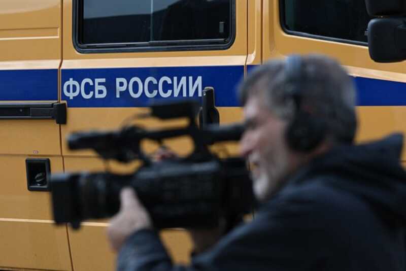 ФСБ возбудила дело против уехавшего из страны россиянина с доступом к гостайне