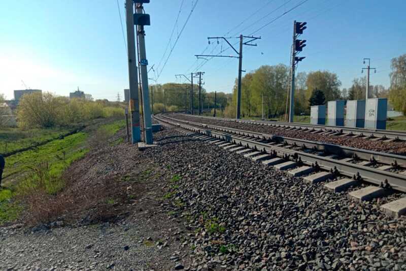 В Подольске неизвестный вскрыл и поджег релейный шкаф на первом пути