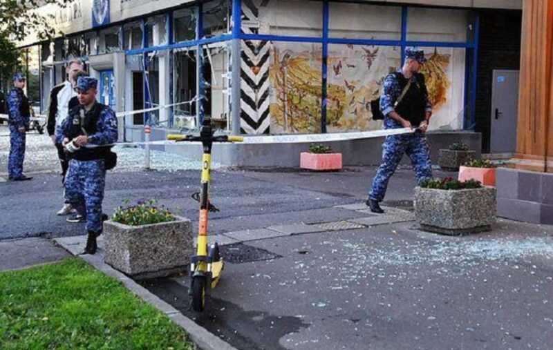 В результате взрыва беспилотника в Москве-Сити повреждены два дома рядом с башней