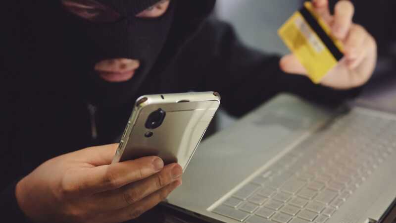 Мошенники похитили у отца замминистра энергетики 13 миллионов рублей