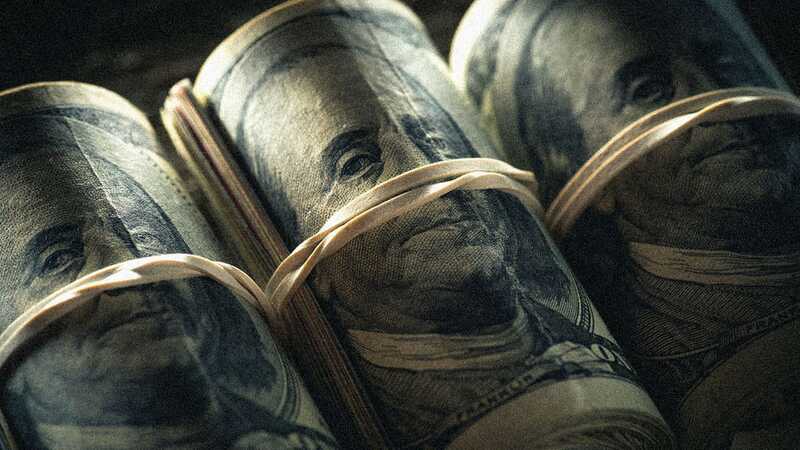 Полицейские потеряли $10 тысяч россиянки, которой должны были помочь