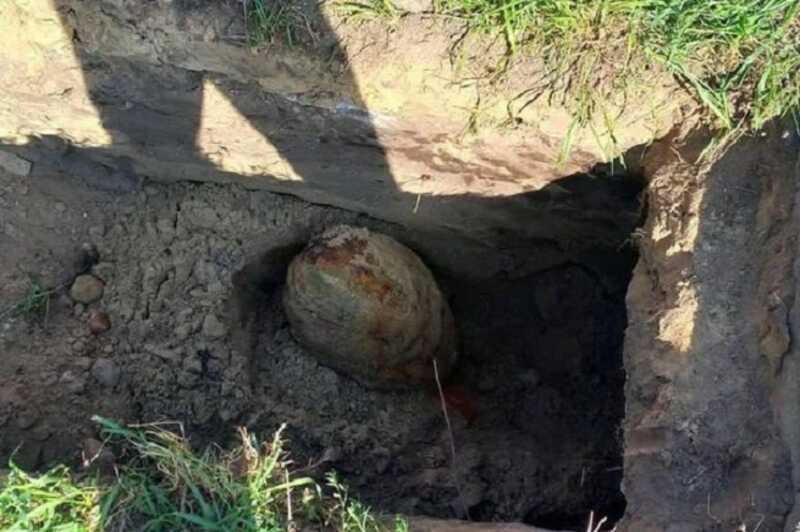 В Калининградской области во дворе обнаружили бомбу