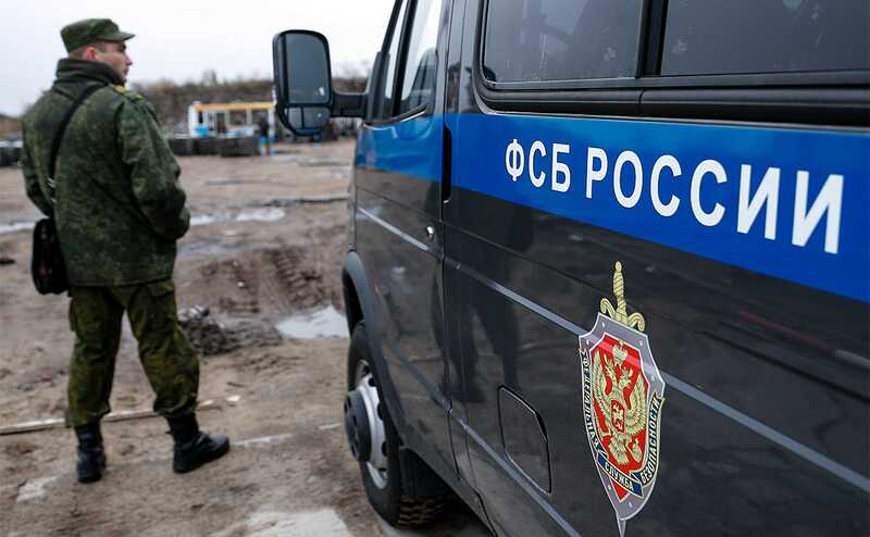 Сотрудники ФСБ и МВД прочёсывают местность рядом с аэродромом Шайковка в Калужской области