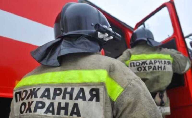 От удара молнии сгорел двухэтажный дом под Новосибрском