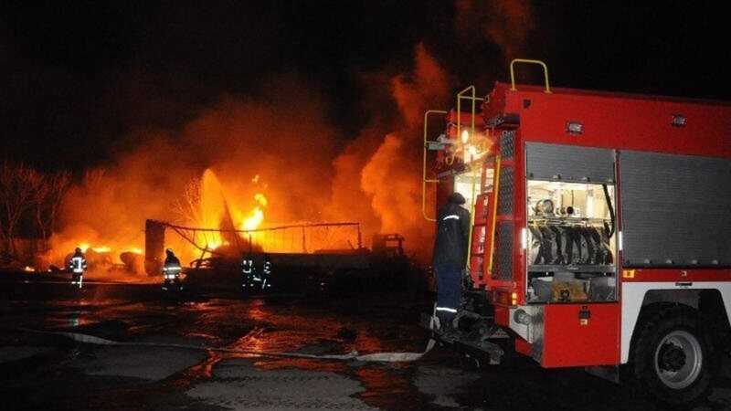 Появились Кадры страшнейшего взрыва на заправке сжиженного газа в румынской Креведии под Бухарестом